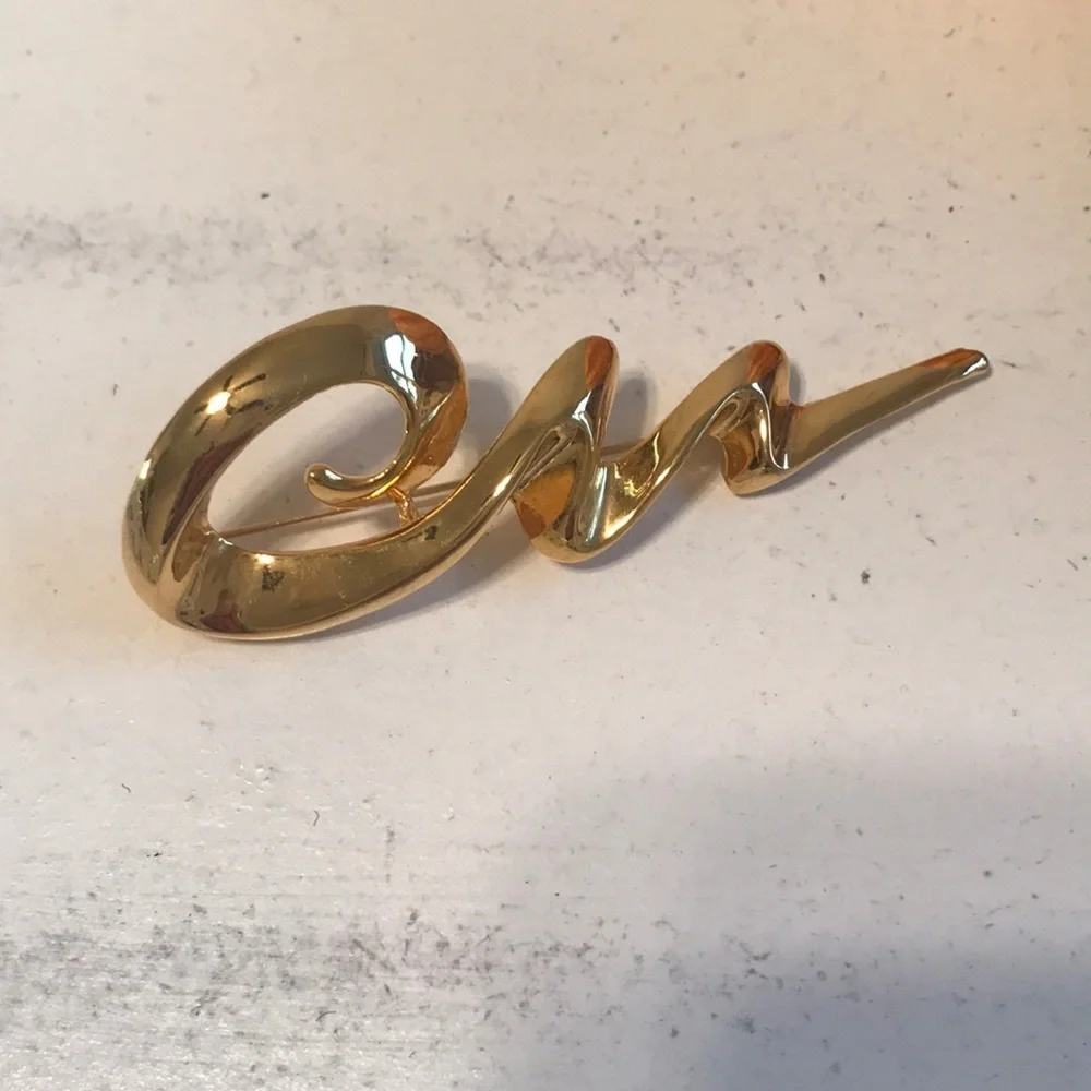 Vintage 1970’s Gold Pin